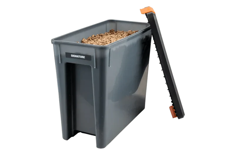 Traeger Pelletbehälter mit Deckel Staydry™ - Grillstar.deTraeger Pelletbehälter mit Deckel Staydry™TraegerGrillstar.de