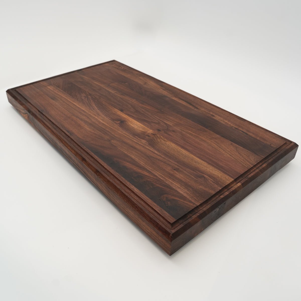 BABOSSA | Nussbaum Schneidebrett XL | Naturkante | Saftrille | 70x40x6 cm - Grillstar.deBABOSSA | Nussbaum Schneidebrett XL | Naturkante | Saftrille | 70x40x6 cmHolzbrettBABOSSAGrillstar.de