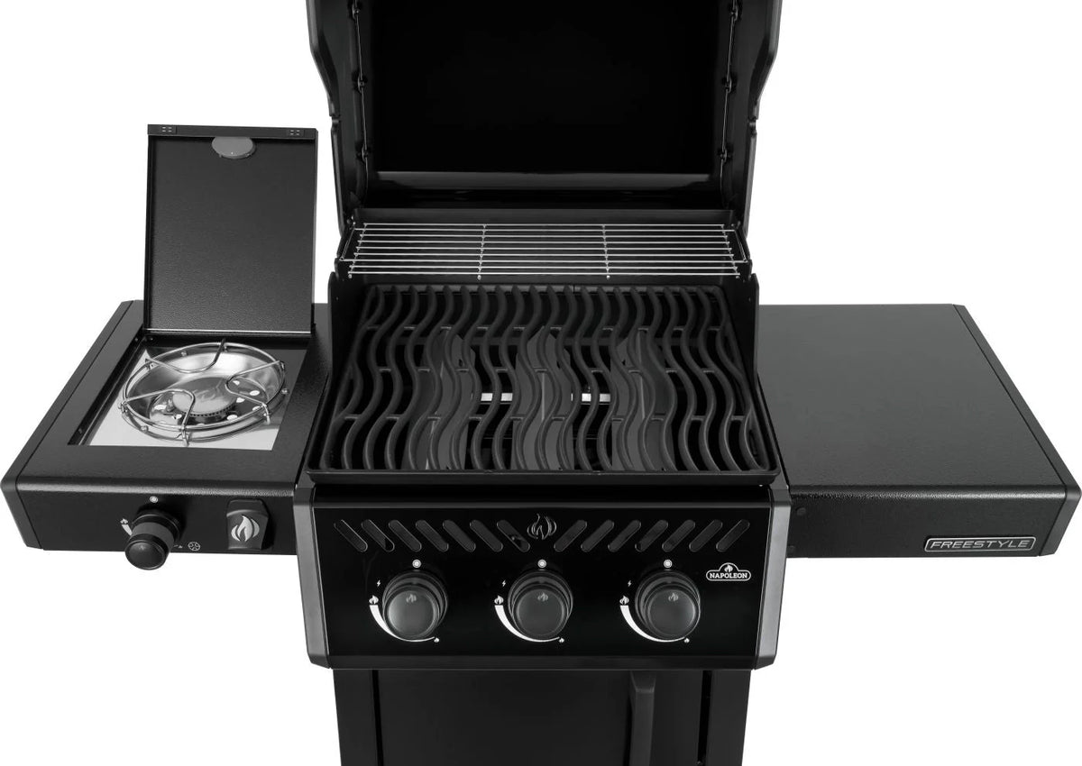 Napoleon Freestyle 365, 3 Hauptbrenner Seitenbrenner und Tür, schwarz | 2026 - Grillstar.deNapoleon Freestyle 365, 3 Hauptbrenner Seitenbrenner und Tür, schwarz | 2026GrillNapoleonGrillstar.de