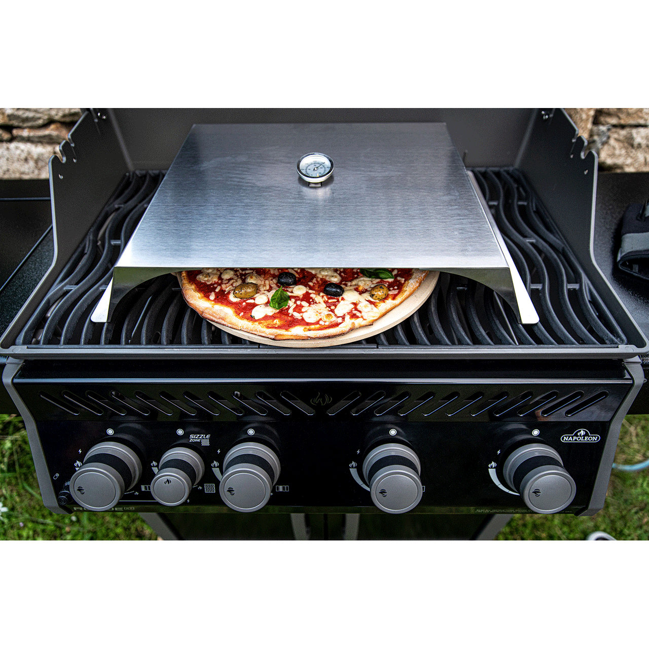 Napoleon Pizzaaufsatz aus Edelstahl für Gasgrills
