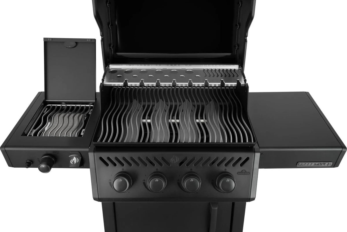Phantom Freestyle PRO 425, mit Edelstahlrosten, Sizzle Zone und Tür, Mattschwarz | 2026 - Grillstar.dePhantom Freestyle PRO 425, mit Edelstahlrosten, Sizzle Zone und Tür, Mattschwarz | 2026GrillNapoleonGrillstar.de
